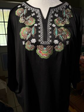 Handmade Mexico-Black Embroidered V-Neck Tunic